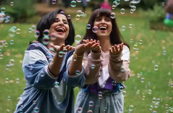 शकुंतला देवी से लेकर खूबसूरत तक, रीयल लाइफ में पांच मां-बेटी की जोड़ी, जो घर पर ही हिट रही 2 n2013184308352151ab25b60bf7d80f88165137a2d31d8398ac5f87321ef0a219a51cb2029